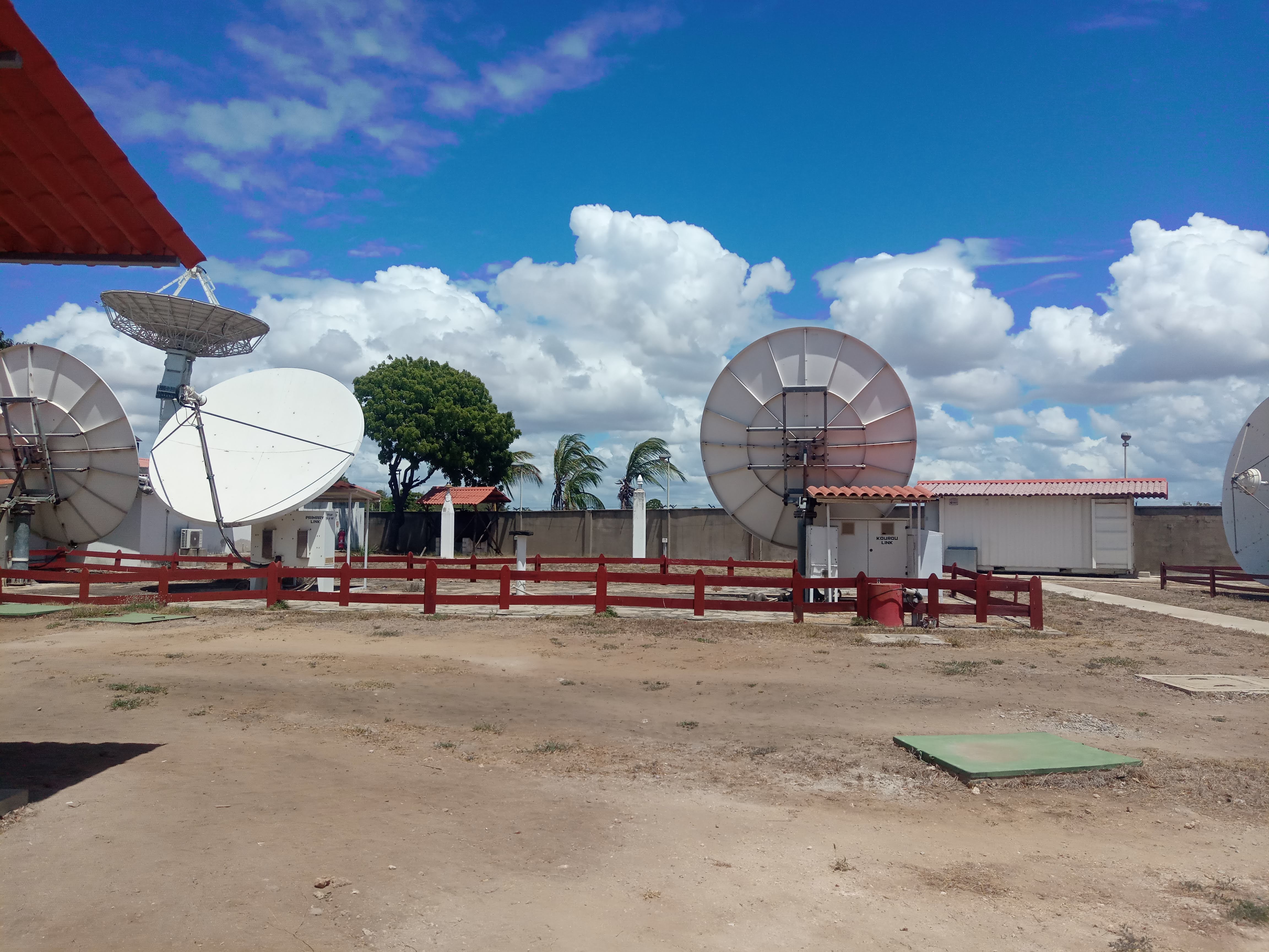 Broglio satellite tracking array