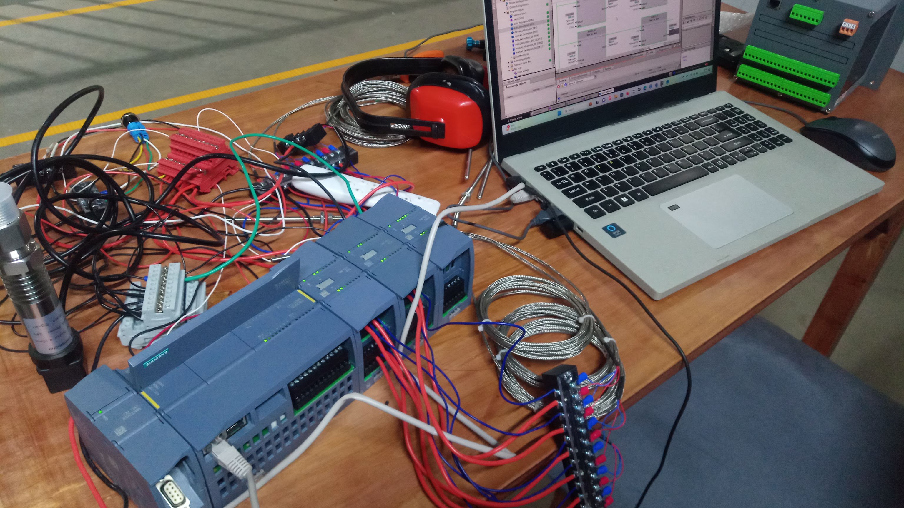 PLC commissioning — Siemens S7-1200 with sensor wiring
